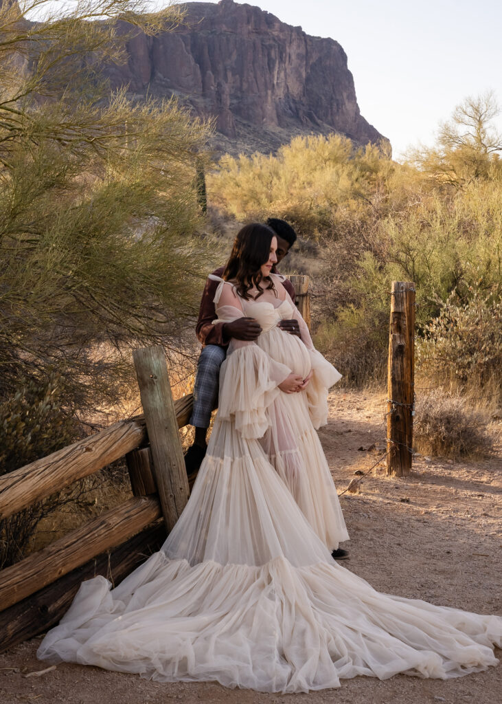Desert maternity photoshoot at Superstition Mountains