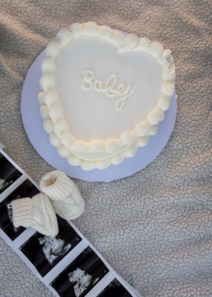 Desert maternity photoshoot at Superstition Mountains